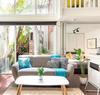 Trendy Loft Near Smith St. with Cosy Courtyard and Parking - Tourism Guide