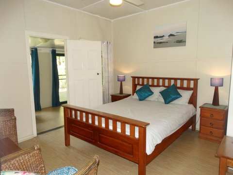 Tuckers Rocks Cottage - Tourism Guide 2