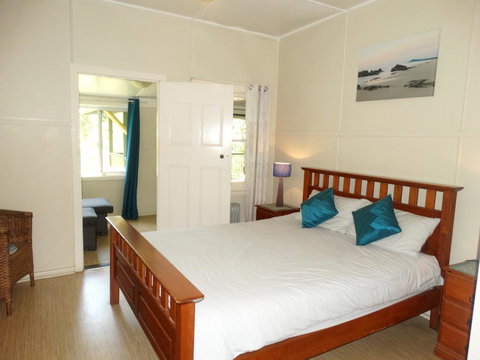 Tuckers Rocks Cottage - Tourism Guide 3
