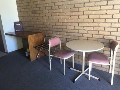 Tudor House Motel - Travel Agents 2