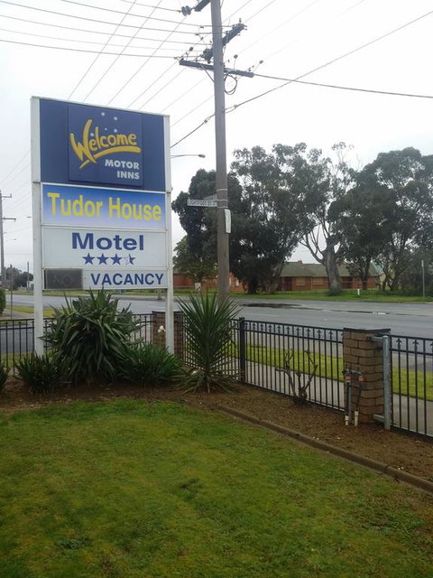 Tudor House Motel - Travel Agents 3