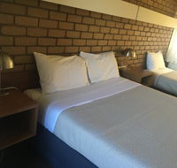 Tudor House Motel - Travel Agents