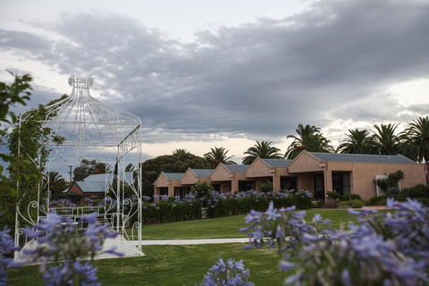 Tuileries Rutherglen - Cruises Travel 1