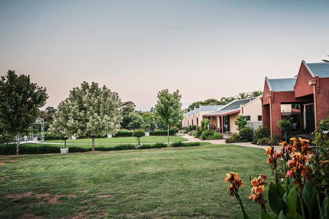 Tuileries Rutherglen - Cruises Travel 0