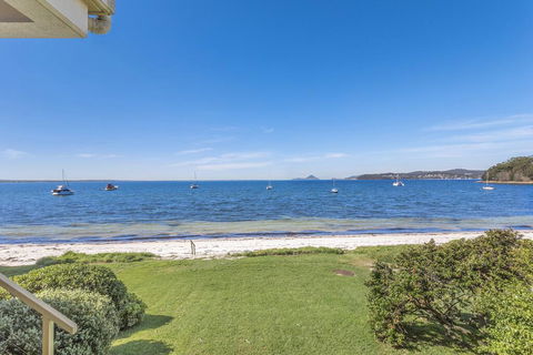 Tuscan Waterfront, Unit 1/213 Soldiers Point Road - Travel Search 1