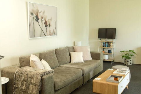 Two Bedroom Gem, Short Drive To MONA - Travel Search 0