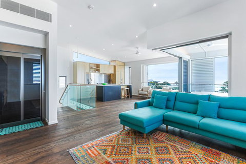 Ultimate Beachfront Living, Sunshine Beach - Travel Agents 2