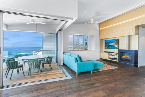 Ultimate Beachfront Living, Sunshine Beach - Travel Agents 3