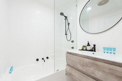 ULTIMATE BONDI LIVING - Travel Agents 3