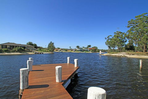 Unbeatable Waterfront Location - Cruises Travel 2