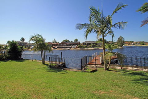 Unbeatable Waterfront Location - Cruises Travel 0