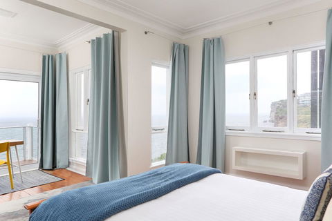 Unbelievable Clifftop Townhouse With Ocean Views - Cruises Travel 2
