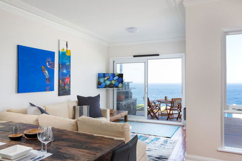 Unbelievable Clifftop Townhouse With Ocean Views - Cruises Travel 1