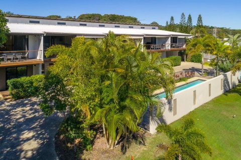 Unit 1 Rainbow Surf - Modern, Two Storey Townhouse With Large Shared Pool, Close To Beach And Shop - Tourism Guide 3