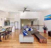 Unit 1 Rainbow Surf - Modern two storey townhouse with large shared pool close to beach and shop - Tourism Guide