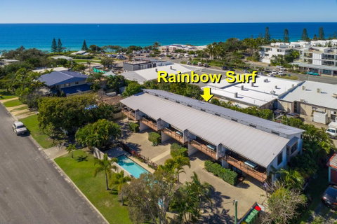 Unit 1 Rainbow Surf - Modern, Two Storey Townhouse With Large Shared Pool, Close To Beach And Shop - Tourism Guide 2