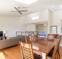 Unit 5 Rainbow Surf - Modern double storey townhouse with large shared pool close to beach and shop - Tourism Guide