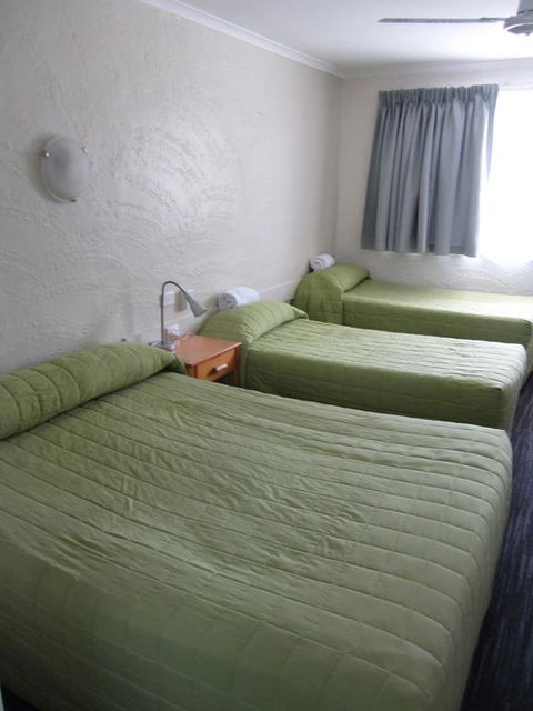 Urangan Motor Inn - Travel Search 3