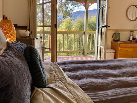 Valley Abode Large Studio Suite -private Ensuite - Tourism Guide 0