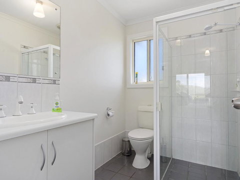 VALLEY VIEWS - 10 Valley Heights Drive - Travel Search 0