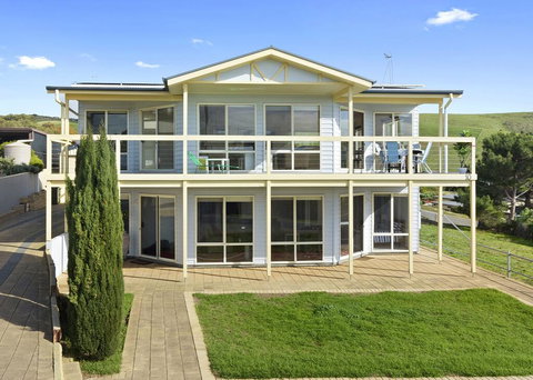 VALLEY VIEWS - 10 Valley Heights Drive - Travel Search 2