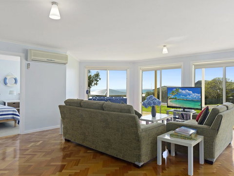 VALLEY VIEWS - 10 Valley Heights Drive - Travel Search 3