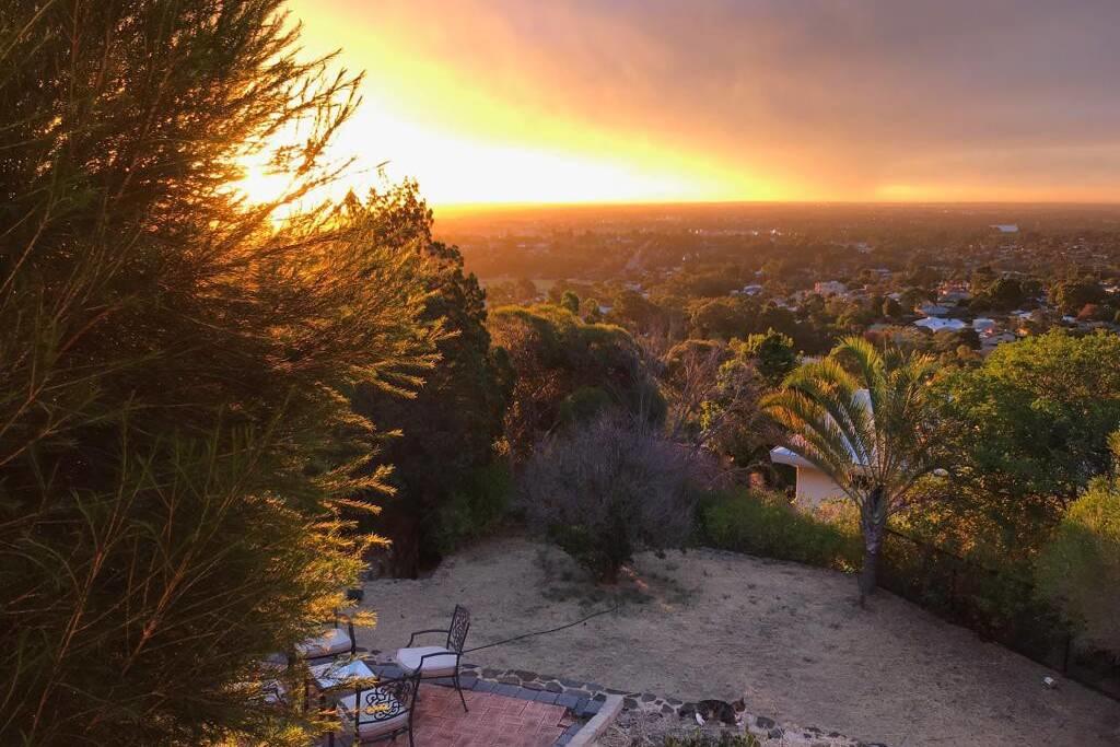 Swan View WA Travel Search