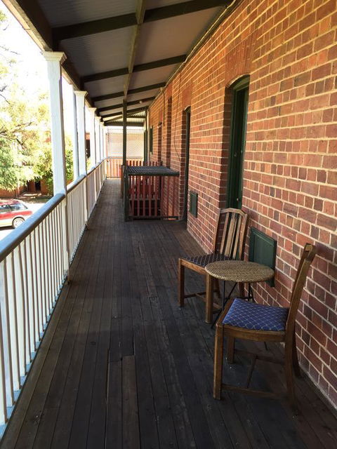 Victoria Hotel Rutherglen - Tourism Guide 3