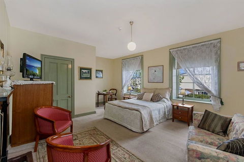 Victoria House - Tourism Guide 0
