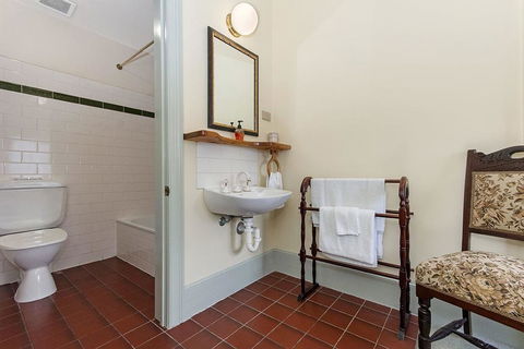 Victoria House - Tourism Guide 1