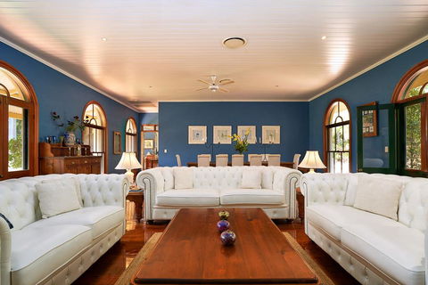 Victoria's At Ewingsdale - Tourism Guide 2