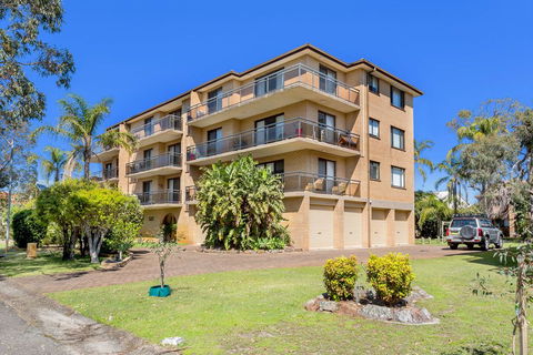 Victory Court, Unit 1/3-7 Columbia Close - Cruises Travel 1