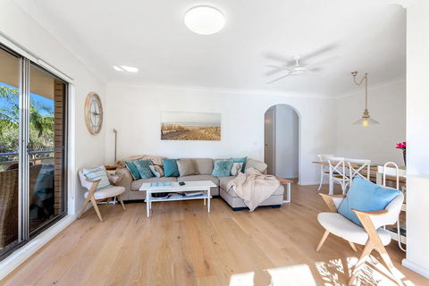 Victory Court, Unit 1/3-7 Columbia Close - Cruises Travel 2