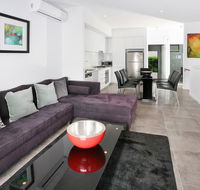 Views from Red Hill - Modern and Spacious Split-Level Executive 3BR Red Hill Apartment Close to CBD - Tourism Guide