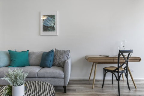 Views And Hotel-style Extras In A Great Location - Travel Agents 3