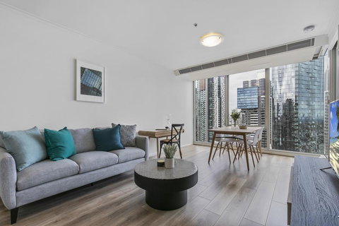 Views And Hotel-style Extras In A Great Location - Travel Agents 2