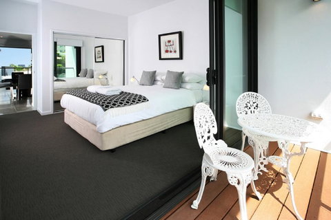 Views From Red Hill - Modern And Spacious Split-Level Executive 3BR Red Hill Apartment Close To CBD - Tourism Guide 3
