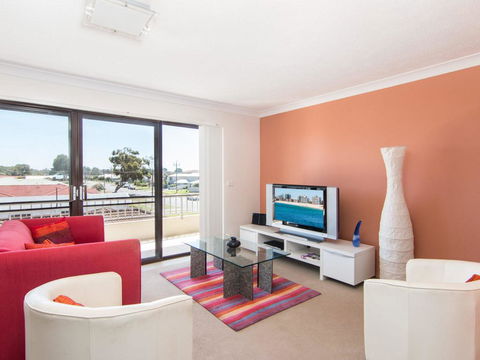 Villa Capri 3, Just A Hop, Skip And Jump To Bowling Club - Tourism Guide 0
