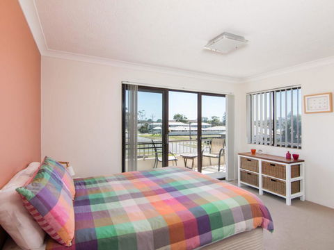 Villa Capri 3, Just A Hop, Skip And Jump To Bowling Club - Tourism Guide 2