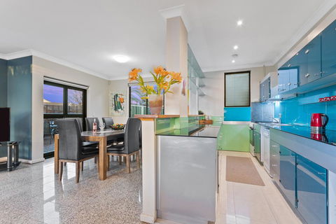 Villa De Marseilles - Melbourne - Tourism Guide 2