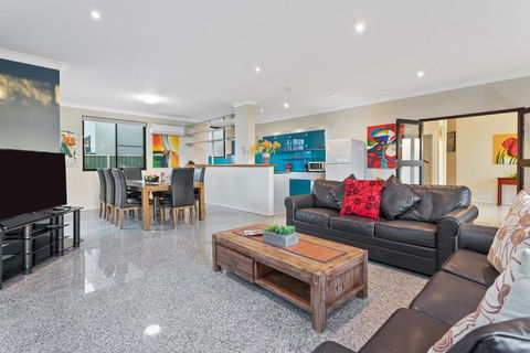 Villa De Marseilles - Melbourne - Tourism Guide 1