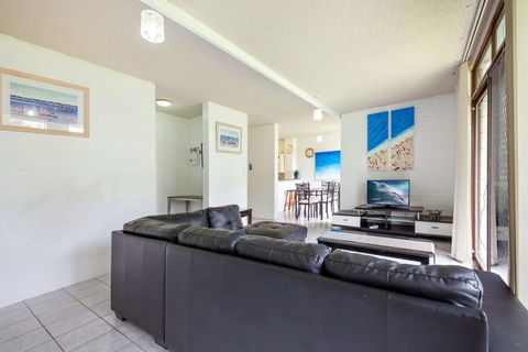 Villa Ellisa, Unit 1/10 Columbia Close - Cruises Travel 0