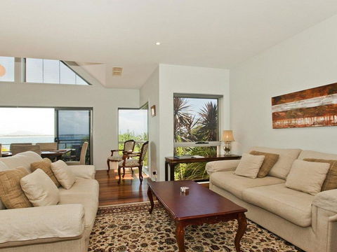 Villa Mer - Stylish Waterfront Accommodation - Tourism Guide 1