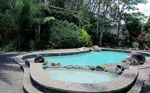 Villa Noosa Hotel - Tourism Guide 2