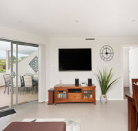 Villa Serene  Fingal Bay - Cruises Travel