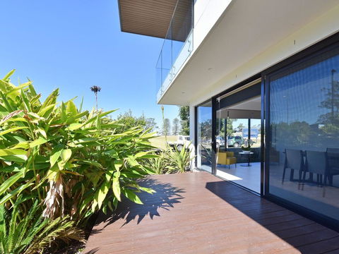 Villa Sorrento Waterside At Trinity Point - Cruises Travel 2