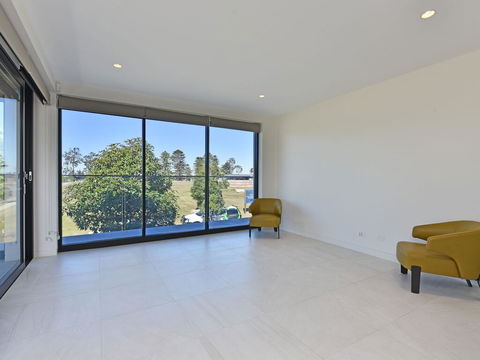 Villa Sorrento Waterside At Trinity Point - Cruises Travel 3