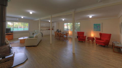 Village Stays Coldstream Gallery Bungalow - Tourism Guide 1