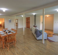 Village Stays Coldstream Gallery Bungalow - Tourism Guide