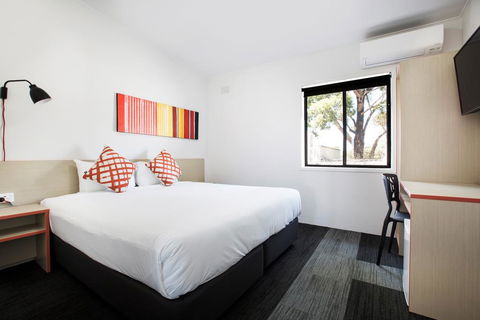 Villawood Hotel - Cruises Travel 0